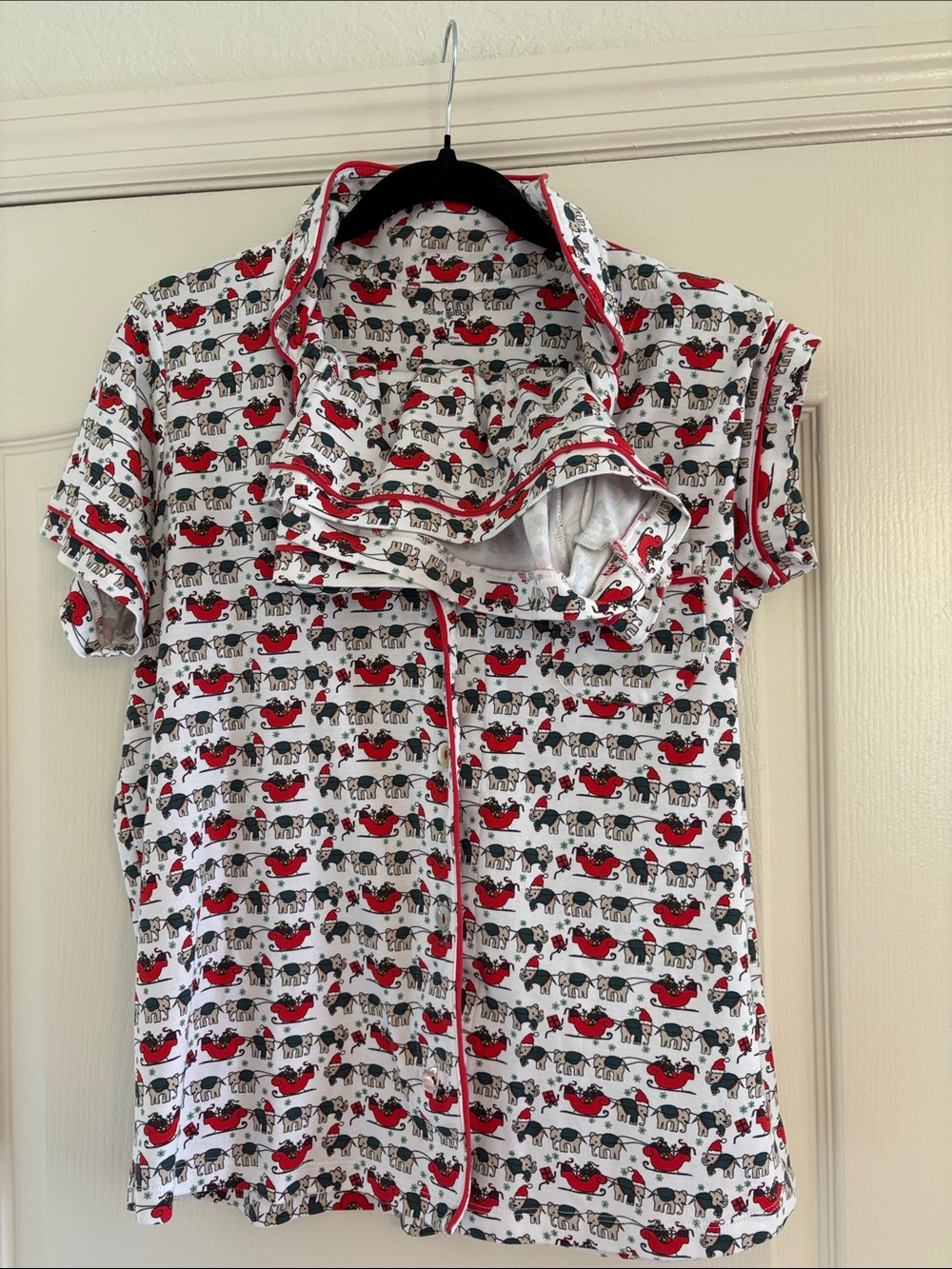 Holiday Elephant & Sleigh Print Top – White, Red, Green